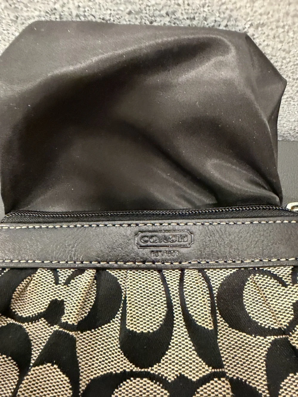 Coach Signature Canvas Wristlet Black Ivory Monogram Y2K - Picture 9 of 10